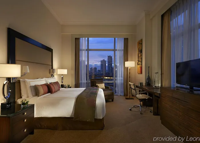 Fairmont Corner Suite