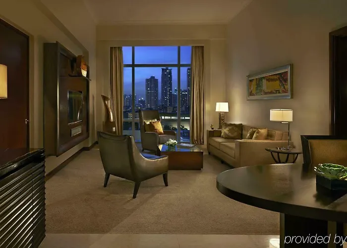 Fairmont Corner Suite
